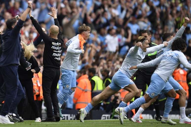 Pep Guardiola é campeão inglês novamente (Foto: OLI SCARFF / AFP)