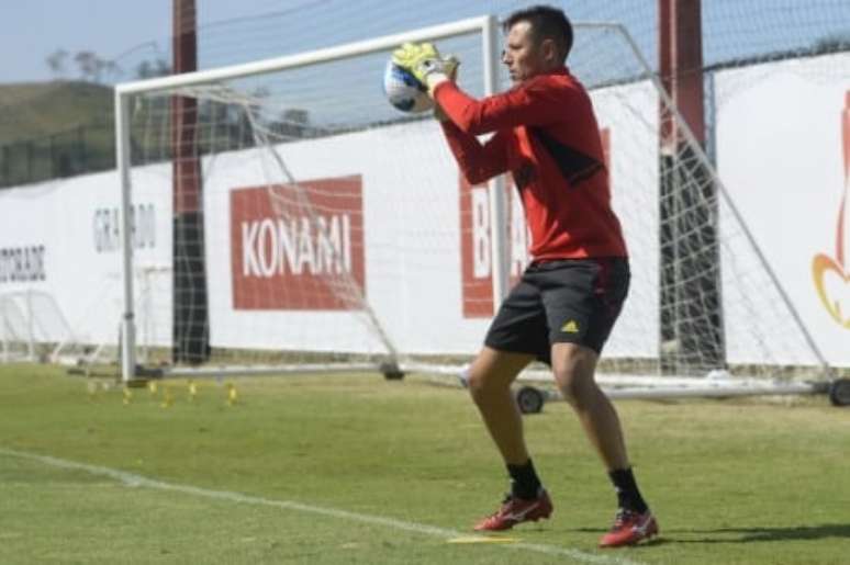 Diego Alves em treino nesta manhã (Foto: Marcelo Cortes / Flamengo)