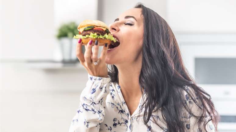 Entenda o que está por trás do desejo de querer comer sempre mais. 