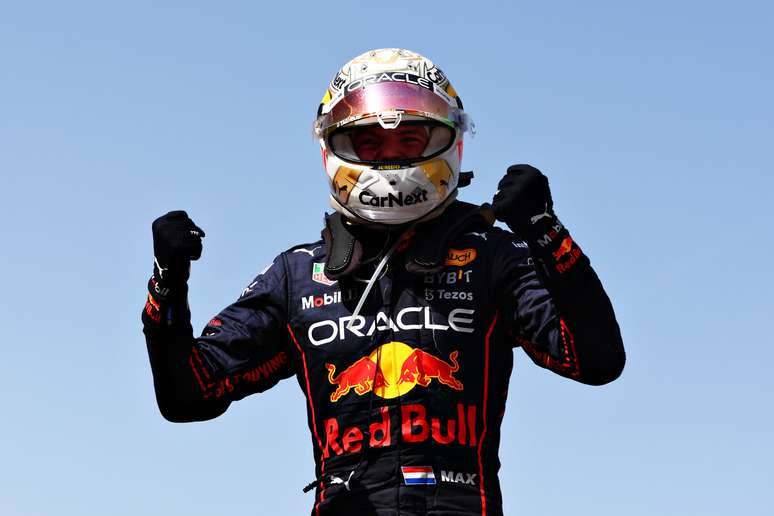 Max Verstappen é o novo líder da F1 