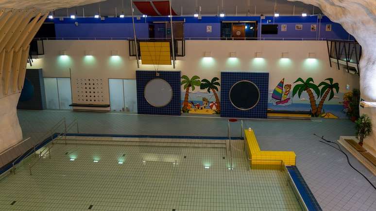 Esta piscina pública pode ser transformada em abrigo para uso em menos de 72 horas