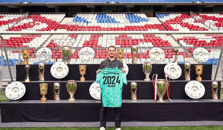 Manuel Neuer renovou contrato com o Bayern de Munique até 2024.