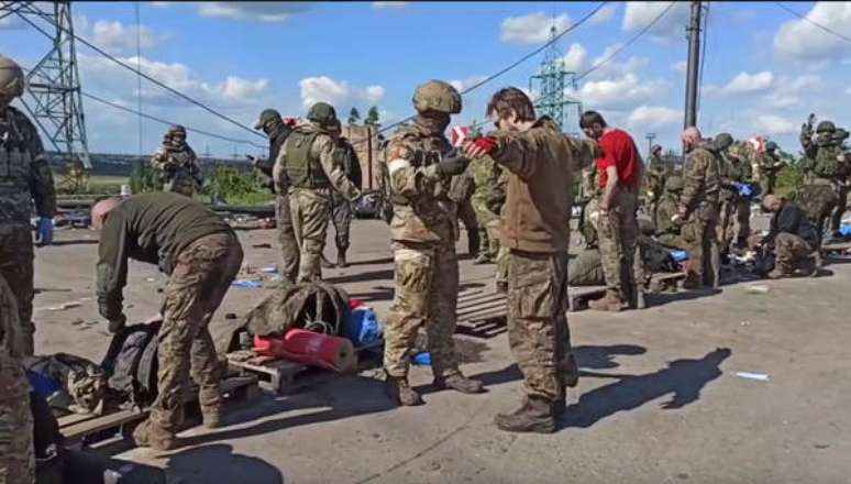 Combatentes ucranianos de Azovstal serão julgados em Donetsk