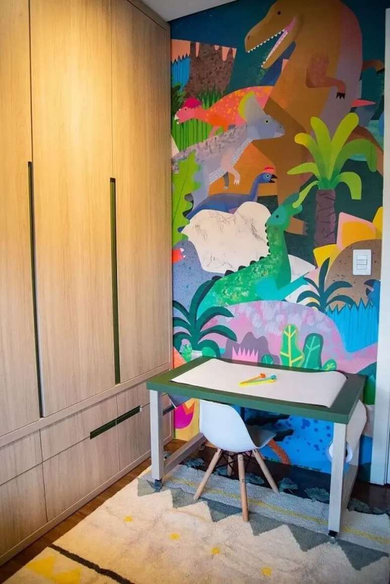 46. O cantinho do desenho fica muito mais divertido decorado com tecido para parede. Fonte: JuBa Arquitetando Ninhos