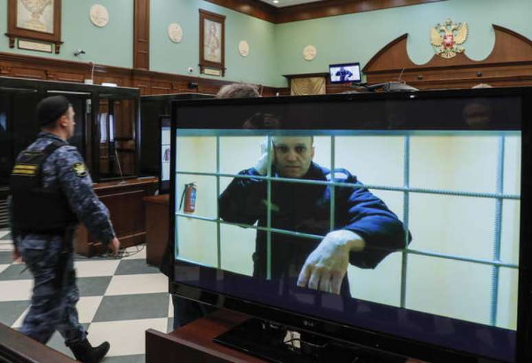Alexei Navalny compareceu a tribunal por videoconferência