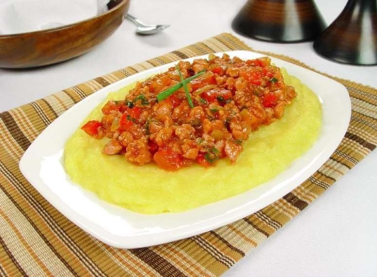 Guia da Cozinha - Receita de polenta cremosa com linguiça