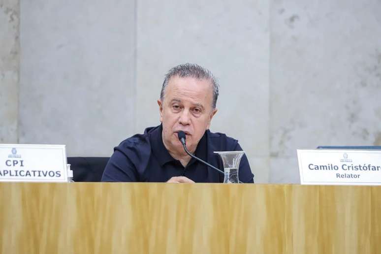 O vereador Camilo Cristófaro em reunião no plenário da Câmara, no começo de maio