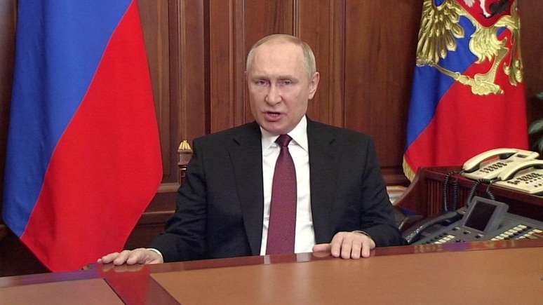 Vladimir Putin no momento em que anunciou a "operação militar especial" na Ucrânia