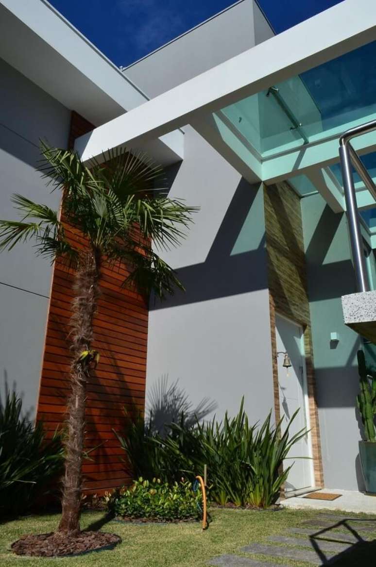 30. Jardim com telhado de vidro temperado. Projeto de Phillip Jose Martin.