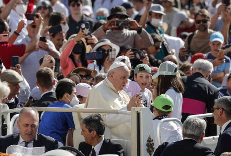 Papa Francisco levou cinco crianças em seu papamóvel