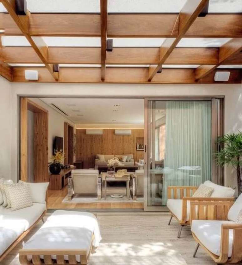 38. Telhado de vidro e madeira formam uma dupla perfeita. Fonte: Asenne Arquitetura