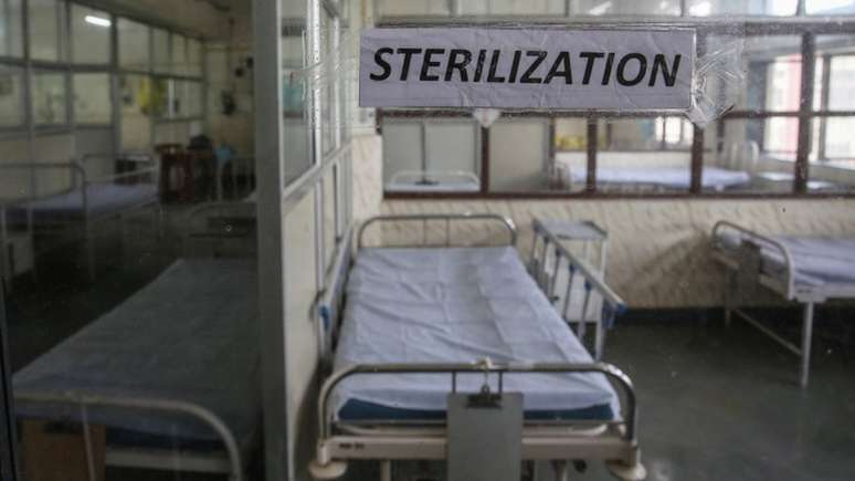 Ala para isolamento de casos da varíola dos macacos no hospital Kasturba, em Mumbai, Índia