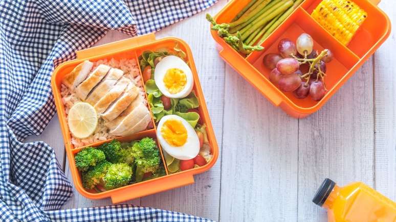 Além de economizar, o preparo de marmitas ajuda quem precisa manter a alimentação saudável