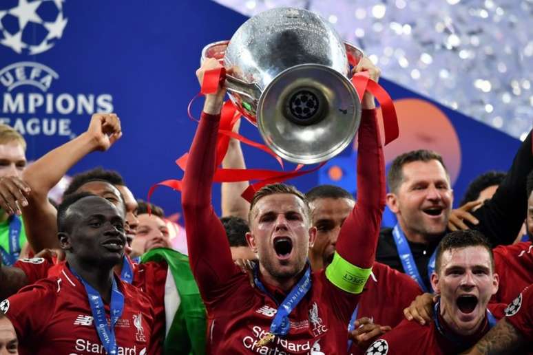 Henderson também era o capitão na conquista do Liverpool em 2019 (Foto: AFP)