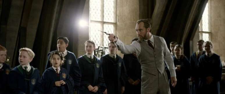 Jude Law como Alvo Dumbledore no filme 'Animais Fantásticos: Os Segredos de Grindelwald
