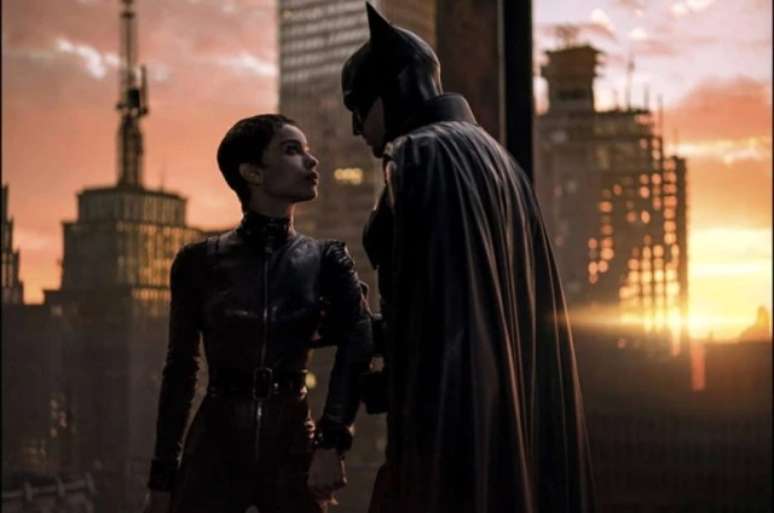 Zoë Kravitz e Robert Pattinson em cena de 'Batman'. A atriz interpreta a Mulher-Gato no filme