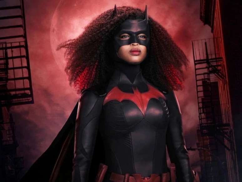 Javicia Leslie caracterizada como Ryan Wilder, a 'Batwoman', a partir da segunda temporada da série