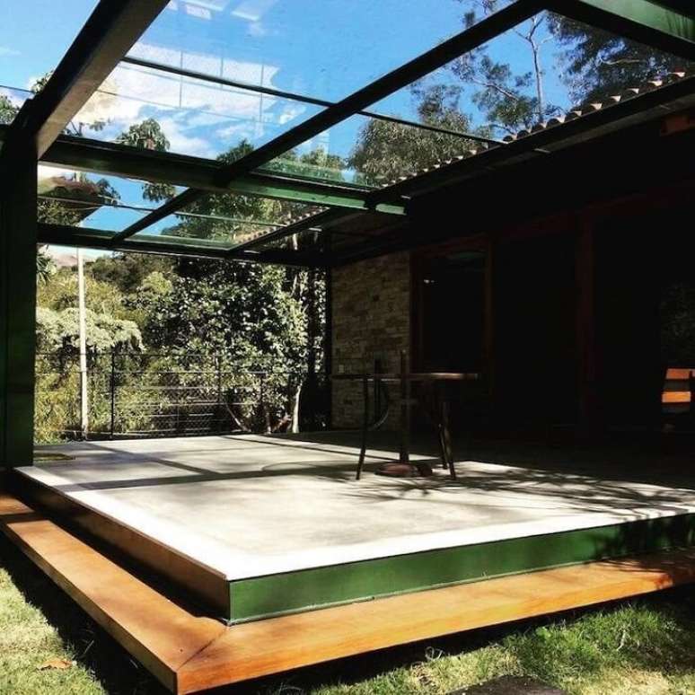 37. Telhado de vidro com estrutura de metal. Fonte: RC Curi Empreiteira