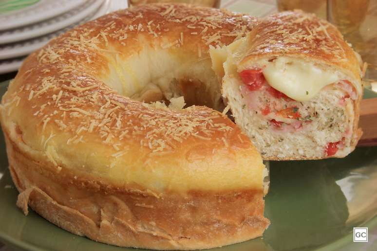 Rosca de presunto e mu&ccedil;arela &ndash; Foto: Guia da Cozinha
