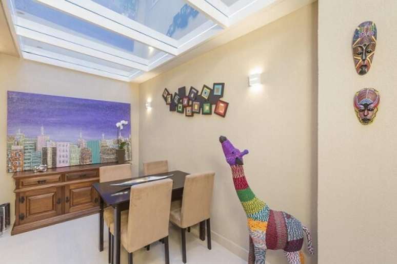 28. Sala de jantar com telhado de vidro. Projeto de Cristiane Bergesch