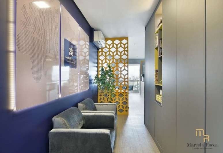18. Tons de azul e parede de cobogó amarela decoram o ambiente. Fonte: Marcela Rocca