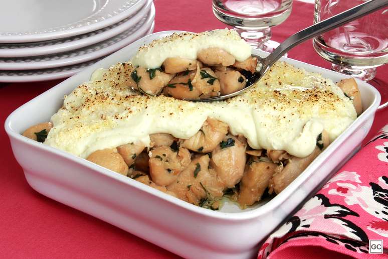 Frango gratinado com creme de ricota – Foto: Guia da Cozinha