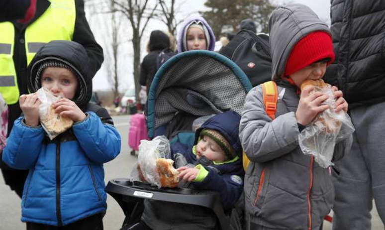 Crianças ucranianas refugiadas na Romênia