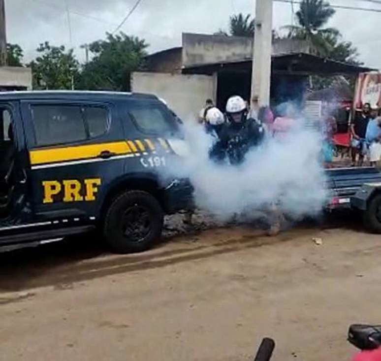 Gás foi lançado dentro de porta-malas de viatura enquanto homem estava detido no local