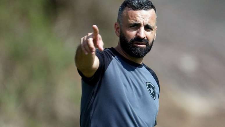 Vitor Severino tem uma relação positiva coma torcida do Botafogo nas redes sociais (Foto: Vítor Silva/Botafogo)