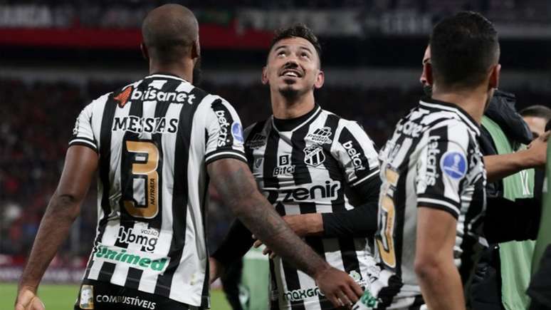 Jogadores do Ceará celebram gol marcado contra o Independiente (AFP)