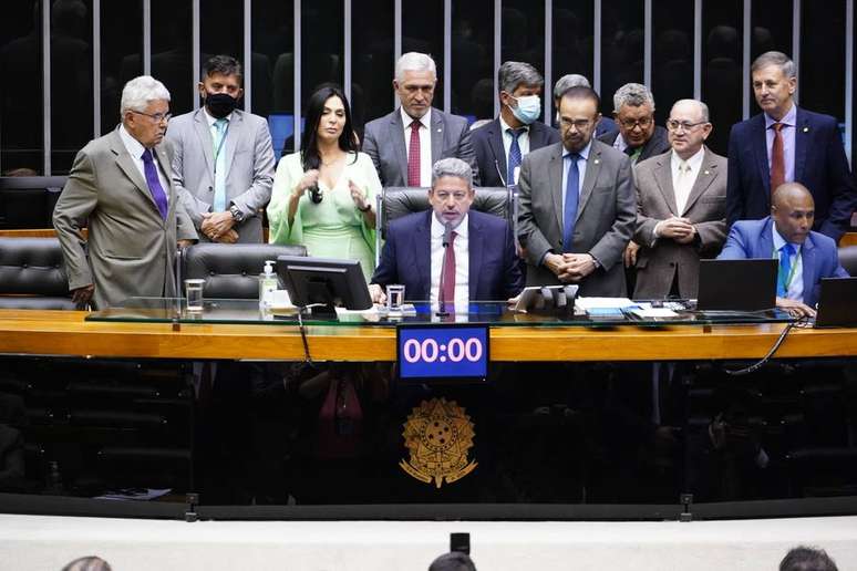 Câmara dos Deputados;  A iniciativa de fixar um teto de 17% para o ICMS faz parte de um 'levante' do Congresso contra aumentos de preços e teve o apoio do governo