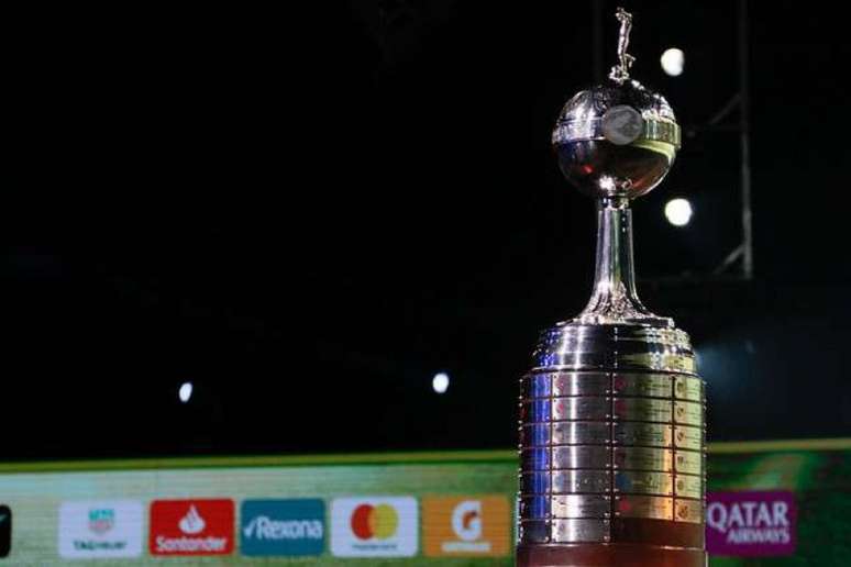 Taça da Libertadores, levantada pelo Palmeiras nos últimos dois anos (Foto: DIVULGAÇÃO/CONMEBOL)