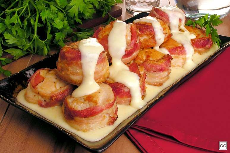 Medalh&atilde;o de frango aos queijos &ndash; Foto: Guia da Cozinha