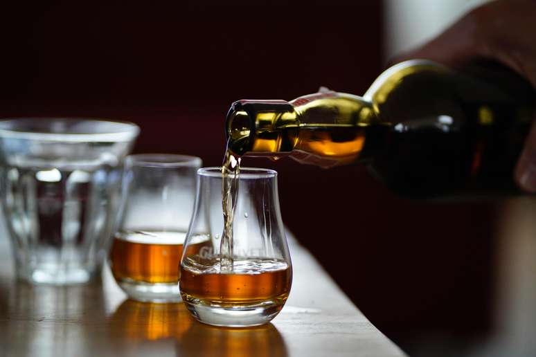 Quer descobrir quais são os whiskies favoritos da rainha? Siga para o Scotch Whisky Experience!