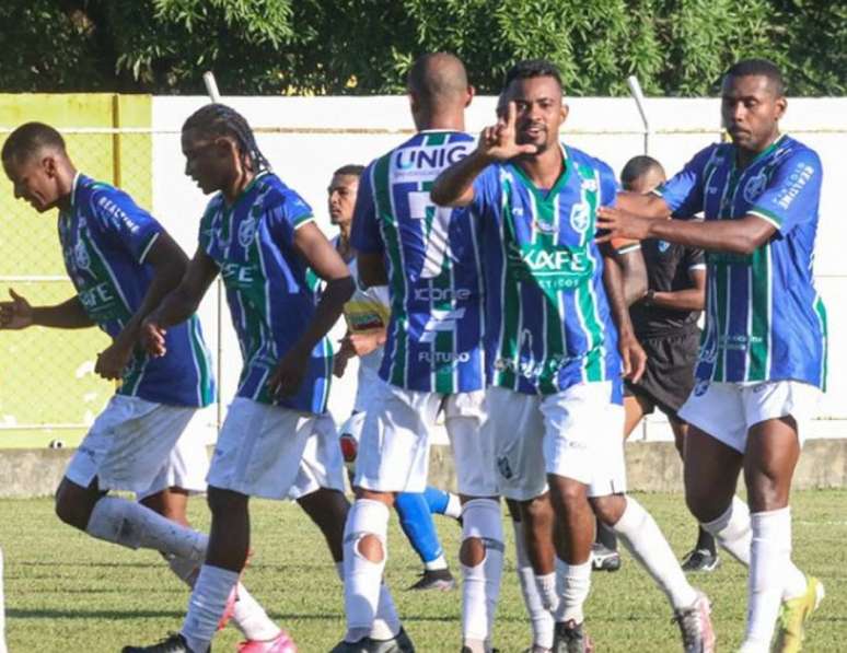 Atacante Sardinha, do Artsul, fez o L no jogo-treino contra o Vasco, nesta sexta-feira (Foto: Reprodução/Instagram)