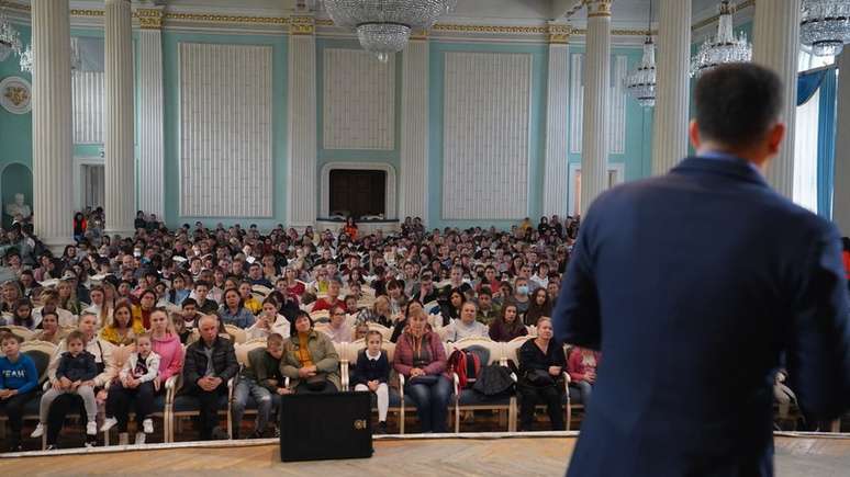 Celebração do Sábado de Aleluia organizada pela Igreja Universal em Quixinau, capital da Moldávia, contou com a presença de 130 refugiados ucranianos
