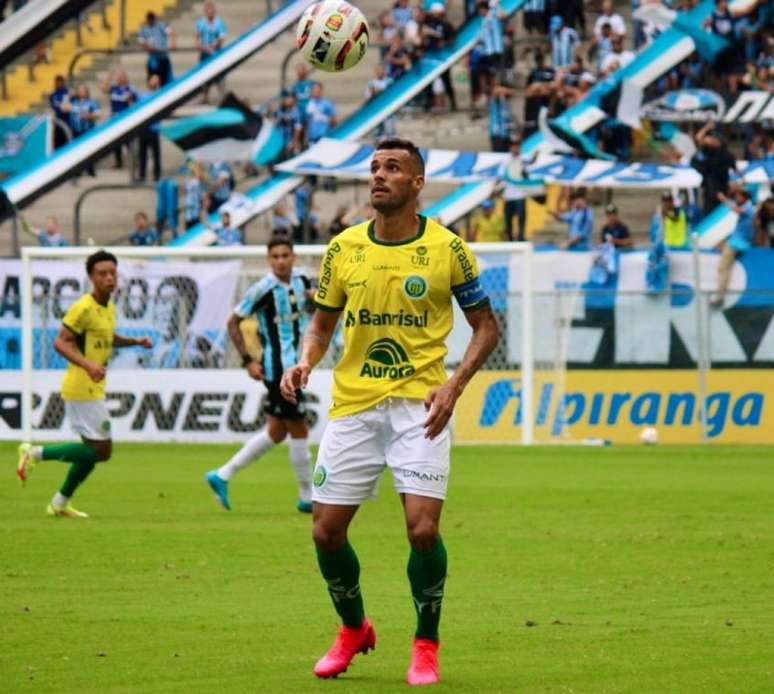 Gedeílson em ação contra o Grêmio (Foto: Site Oficial do Ypiranga)