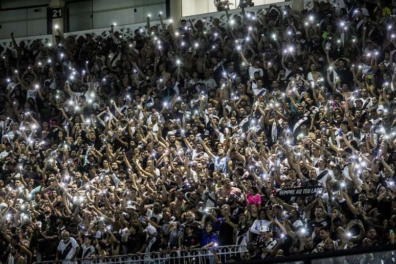 Torcida do Vasco lota São Januário em vitória contra o Brusque (Foto: Daniel Ramalho/CRVG)