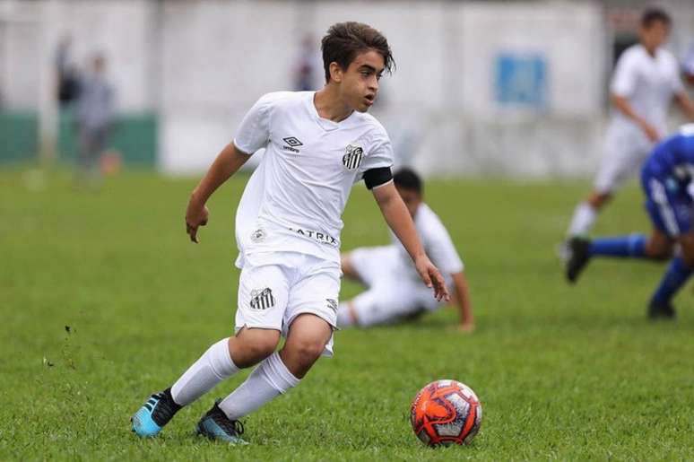 Matheus Lima vai assinar primeiro contrato profissional nesta sexta (Foto: Pedro Ernesto Guerra Azevedo/Santos FC)