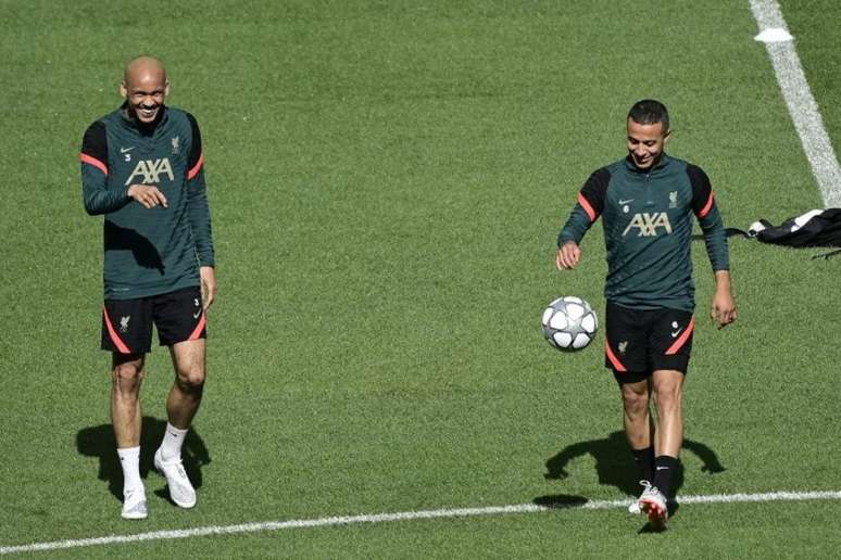 Fabinho e Thiago viajaram à Paris com a equipe (Foto: JAVIER SORIANO / AFP)