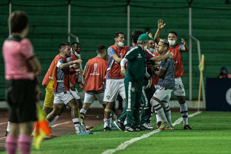 Jogadores do Fluminense comemoram goleada 