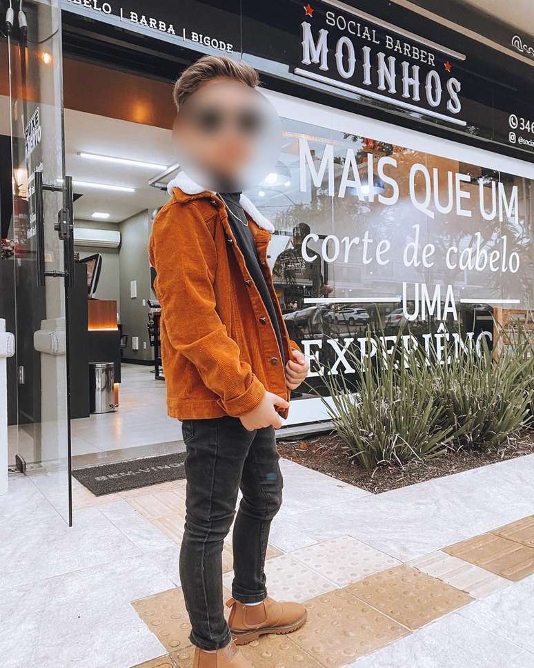 Influenciadora postou foto de filho todo produzido com novo corte de cabelo