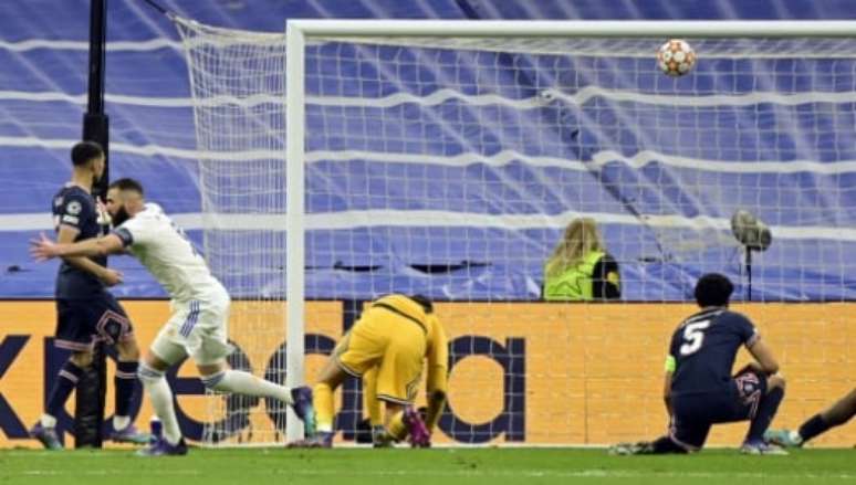 Benzema marcou três gols e classificou o Real Madrid(Foto: JAVIER SORIANO / AFP)