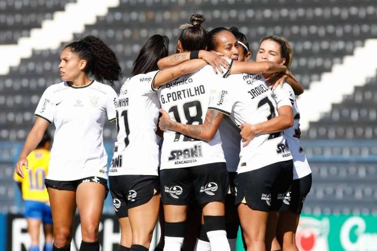 Corinthians não tomou conhecimento do Avaí/Kindermann, na Fazendinha (Foto: Rodrigo Gazzanel/Ag.Corinthians)