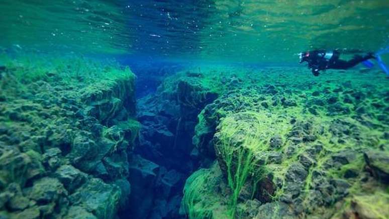 A maioria dos vulc&otilde;es se forma no encontro entre duas placas tect&ocirc;nicas, mas nem sempre &mdash; e isso intriga os cientistas