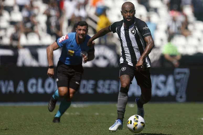 Chay busca se adaptar ao estilo de jogo do novo comandante do Botafogo (Foto: Vitor Silva/Botafogo)