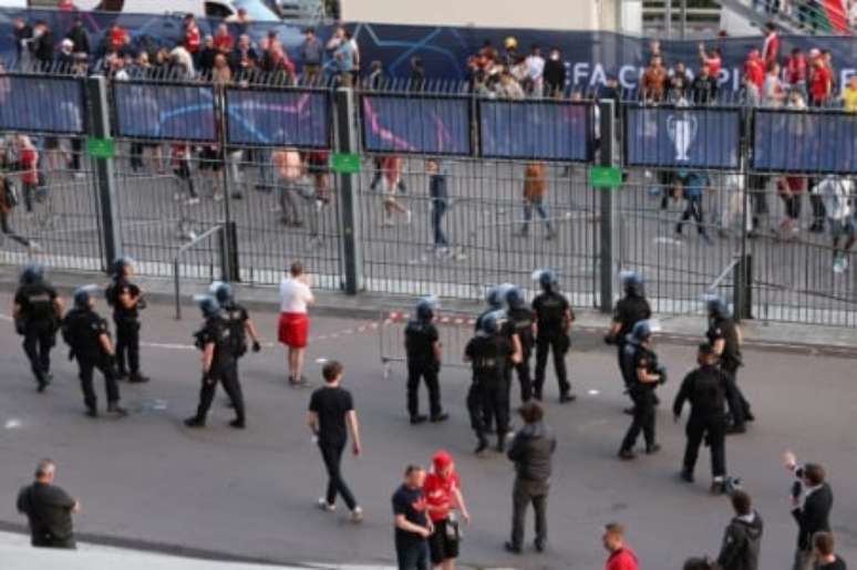 Polícia precisou agir para conter os invasores (Foto: THOMAS COEX / AFP)