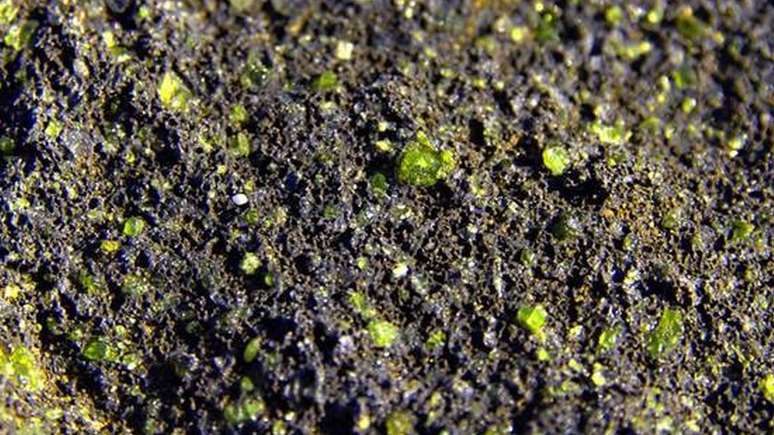 Se os vulc&otilde;es do arquip&eacute;lago do Hava&iacute; s&atilde;o criados por plumas do manto, a lava desta regi&atilde;o pode fornecer pistas da composi&ccedil;&atilde;o das profundezas da Terra