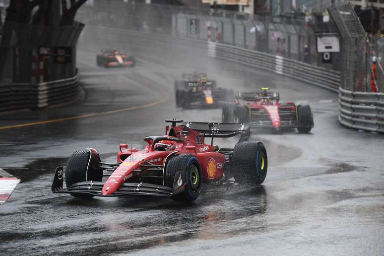 Charles Leclerc saiu de Mônaco revoltado com a Ferrari 