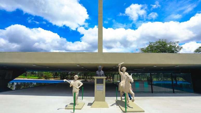 Memorial foi constru&iacute;do em homenagem aos soldados que participaram da batalha